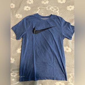 Small men’s Nike tee shirt